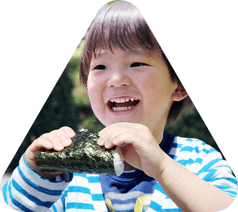 子ども　外　おにぎり