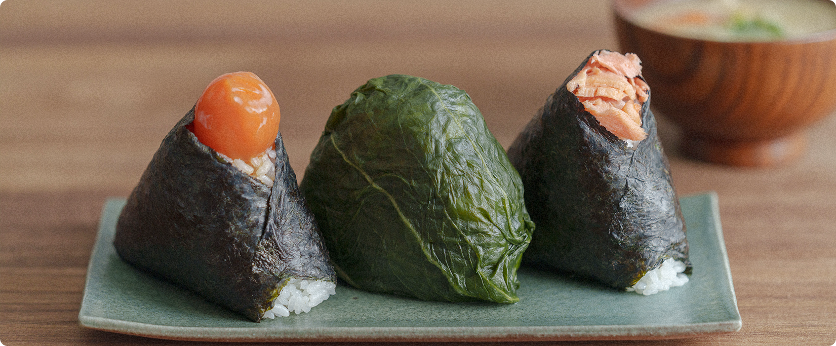 おみやおにぎり3種類（卵黄醬油付け・高菜巻き・鮭）